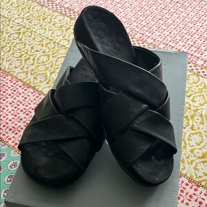 Vionic Black Crisscross Slide Sandals so comfortable